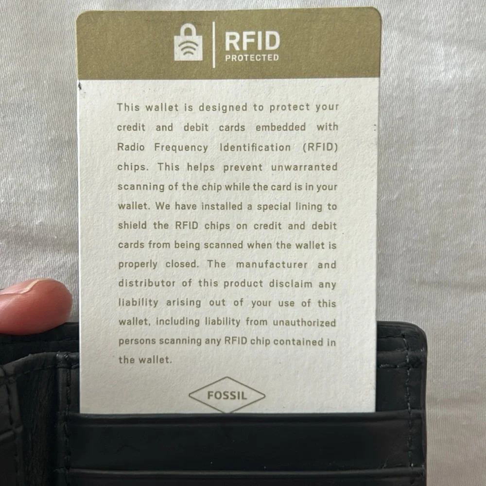 FOSSIL BLACK LEATHER WALLET MSRP $60.00 NWT